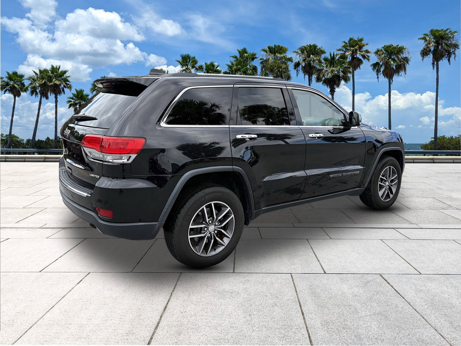 Used 2017 Jeep Grand Cherokee Limited image 8