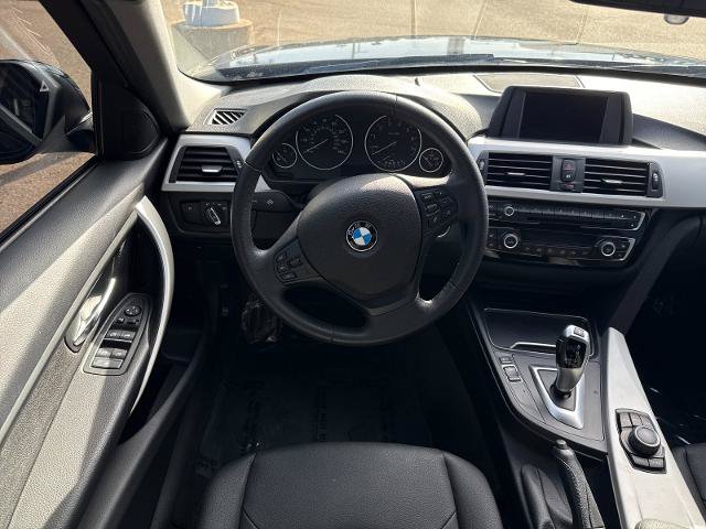 Used 2018 BMW 320i Sedan RWD image 12