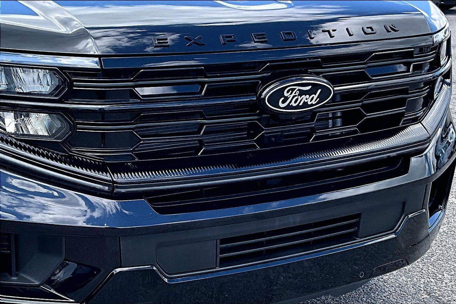 Certified 2025 Ford Expedition Platinum w/ Stealth Performance Package AWD/4WD image 29