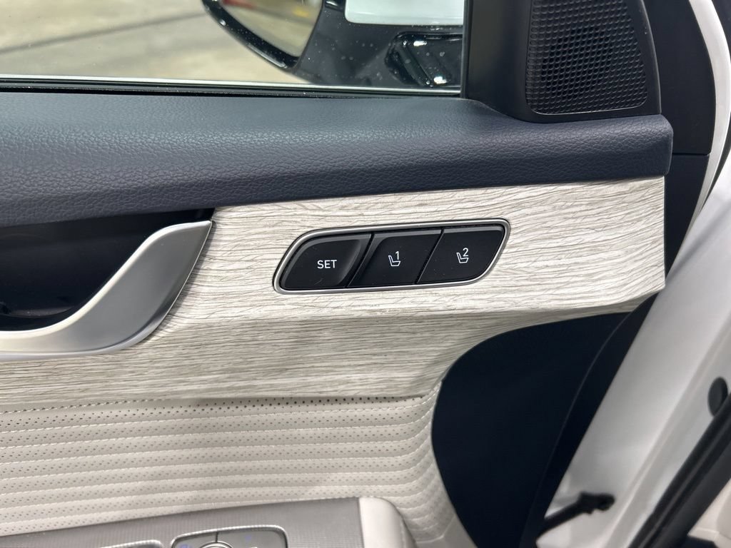 Used 2025 Hyundai Palisade Calligraphy AWD/4WD image 16