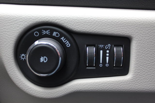 Used 2024 Chrysler Pacifica Limited FWD image 27
