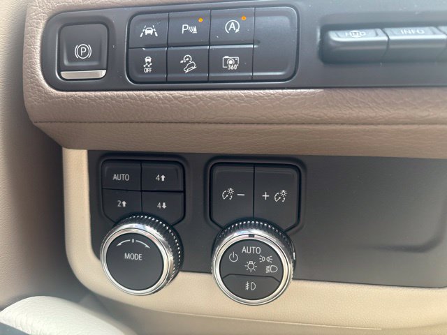 Used 2023 GMC Yukon XL Denali AWD/4WD image 27