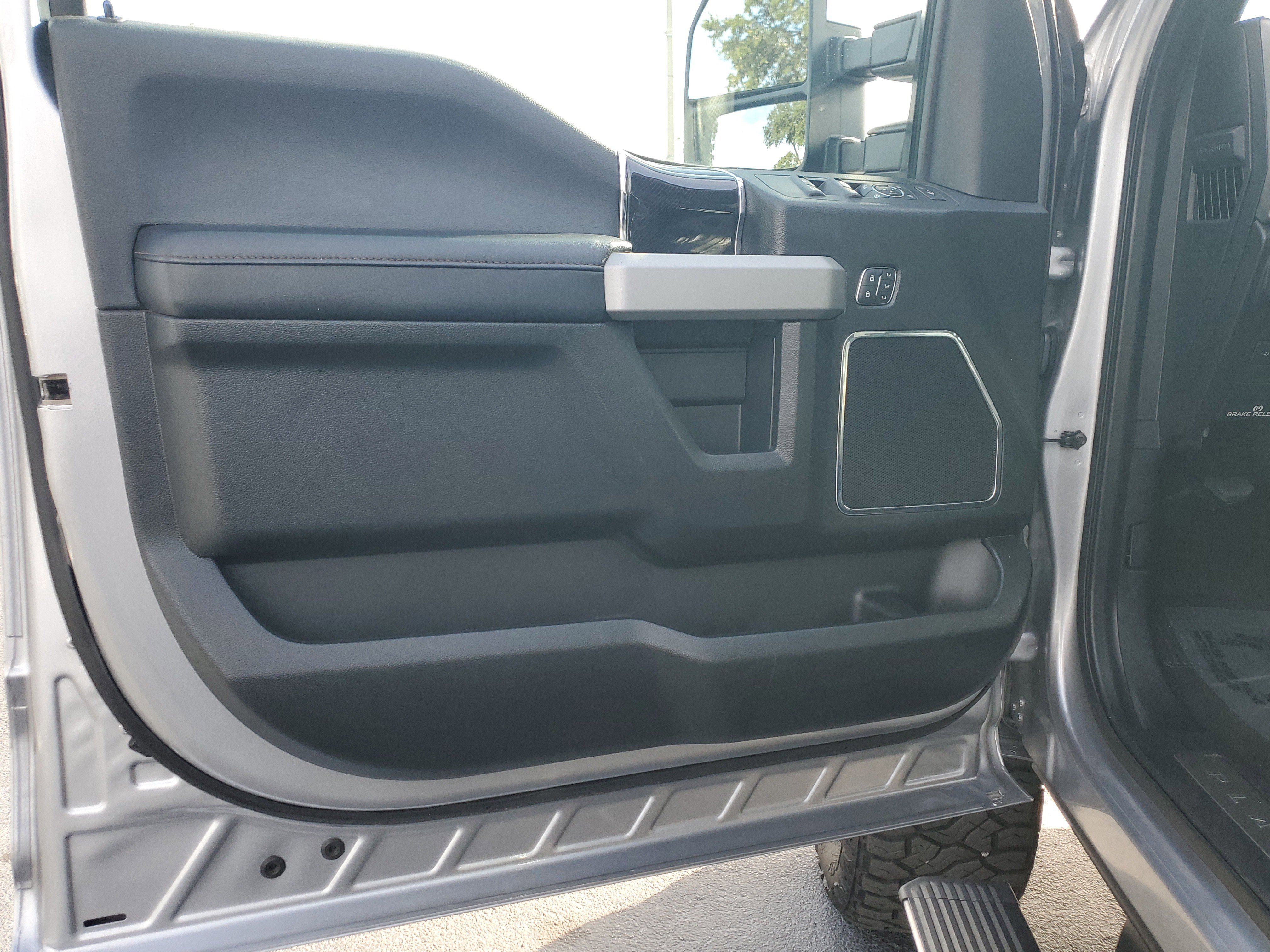 Certified 2021 Ford F250 Platinum w/ FX4 Off-Road Package image 17