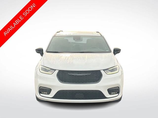 Used 2025 Chrysler Pacifica Limited FWD image 3