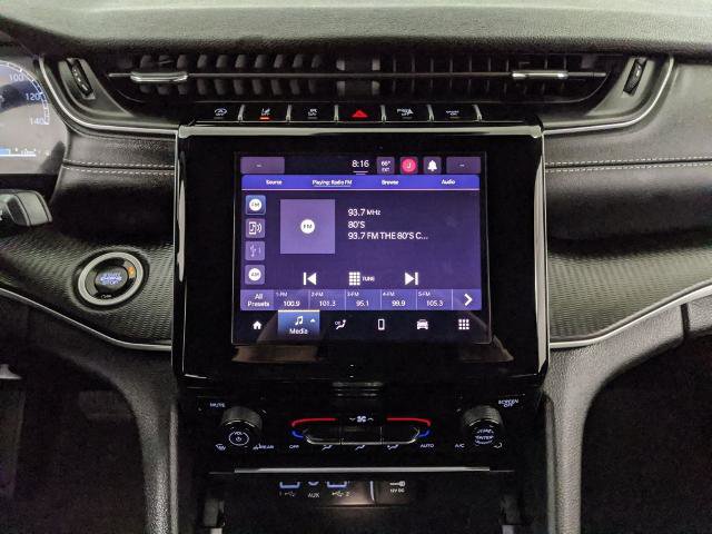 Used 2025 Jeep Grand Cherokee Laredo X image 8