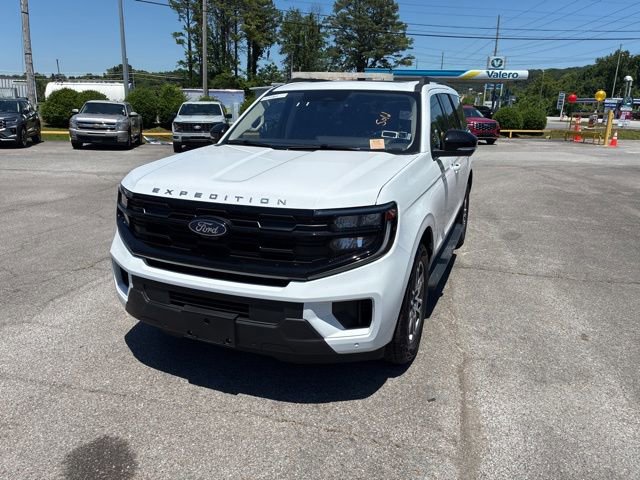 Certified 2025 Ford Expedition Active AWD/4WD image 4
