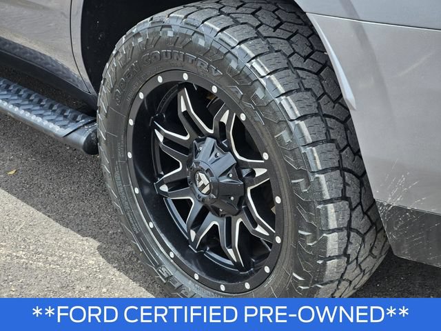 Used 2022 Chevrolet Tahoe Z71 w/ Luxury Package AWD/4WD image 7