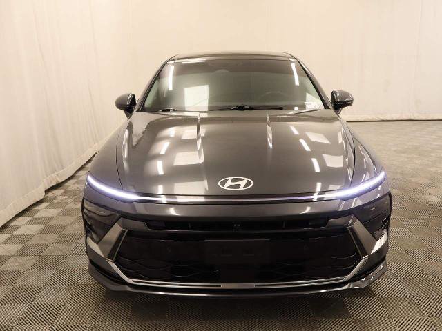 Used 2025 Hyundai Sonata Limited FWD image 14
