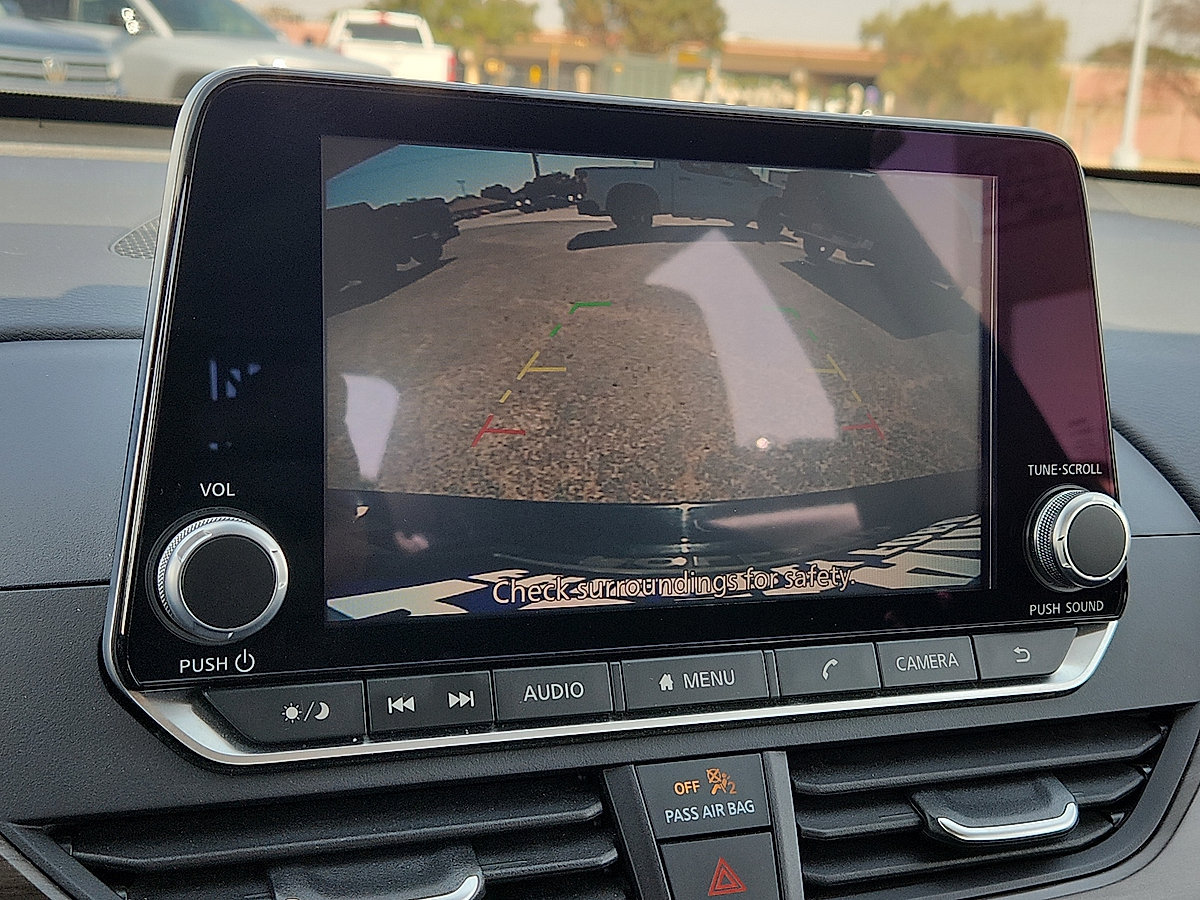 Used 2025 Nissan Altima 2.5 SV FWD image 9