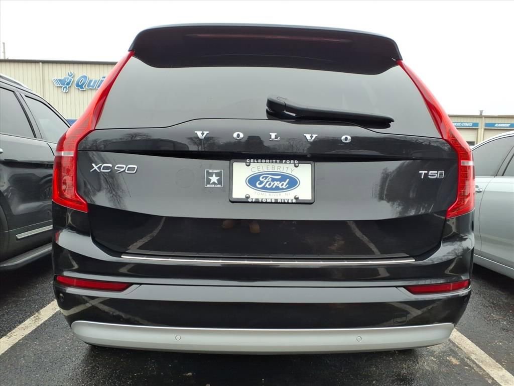 Used 2022 Volvo XC90 T5 Momentum w/ Climate Package image 6