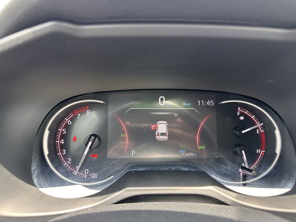 Used 2023 Toyota RAV4 XLE image 16