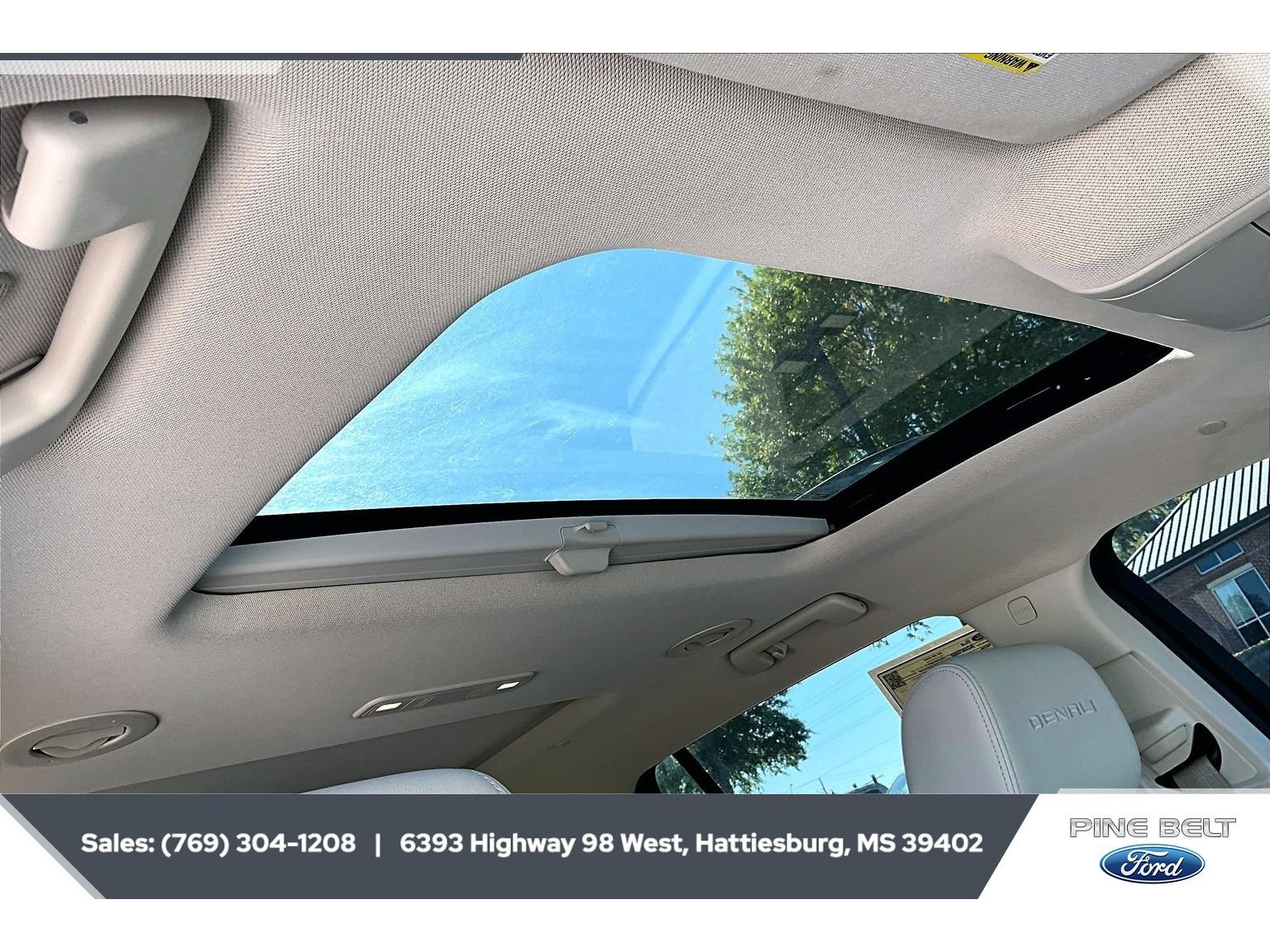 Used 2021 GMC Acadia Denali w/ Denali Technology Package FWD image 16
