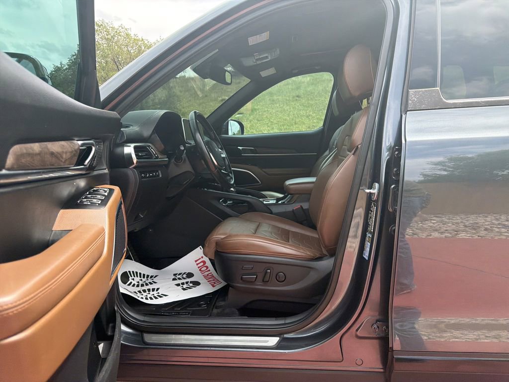 Used 2022 Kia Telluride SX w/ SX Prestige Package AWD/4WD image 11