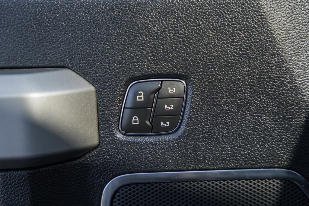 Certified 2021 Ford F350 Lariat image 45