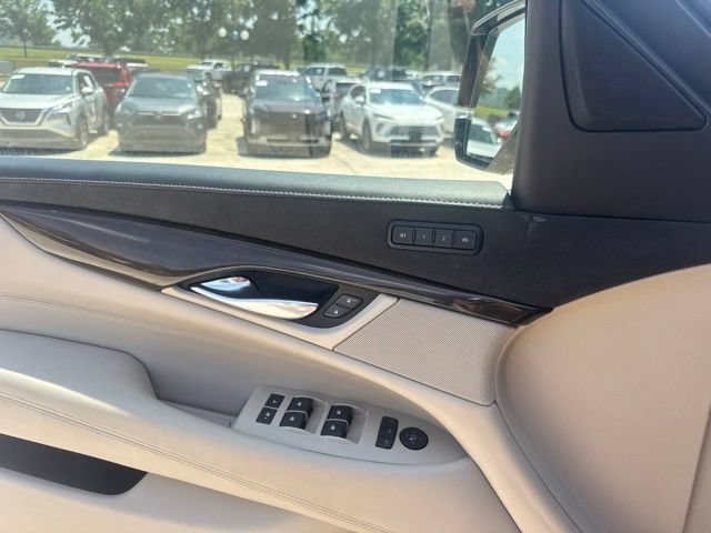 Used 2019 Cadillac Escalade Luxury AWD/4WD image 29