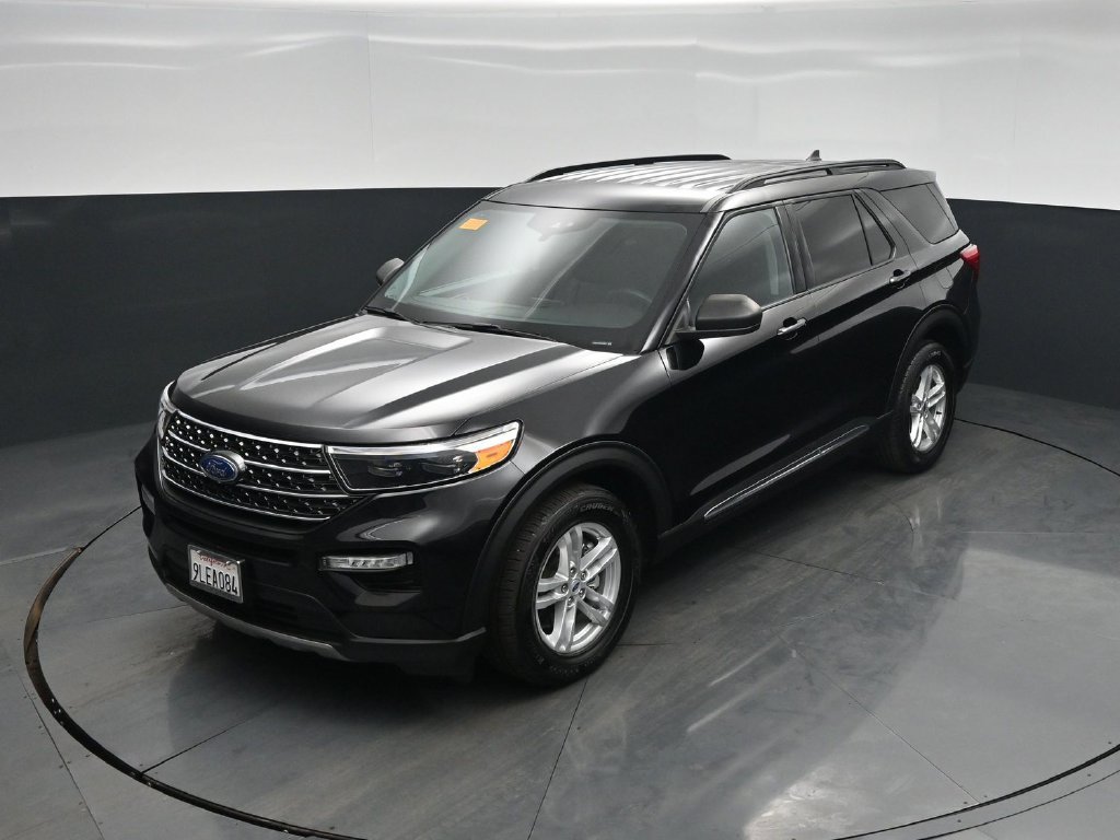 Certified 2023 Ford Explorer XLT w/ Equipment Group 202A RWD image 32