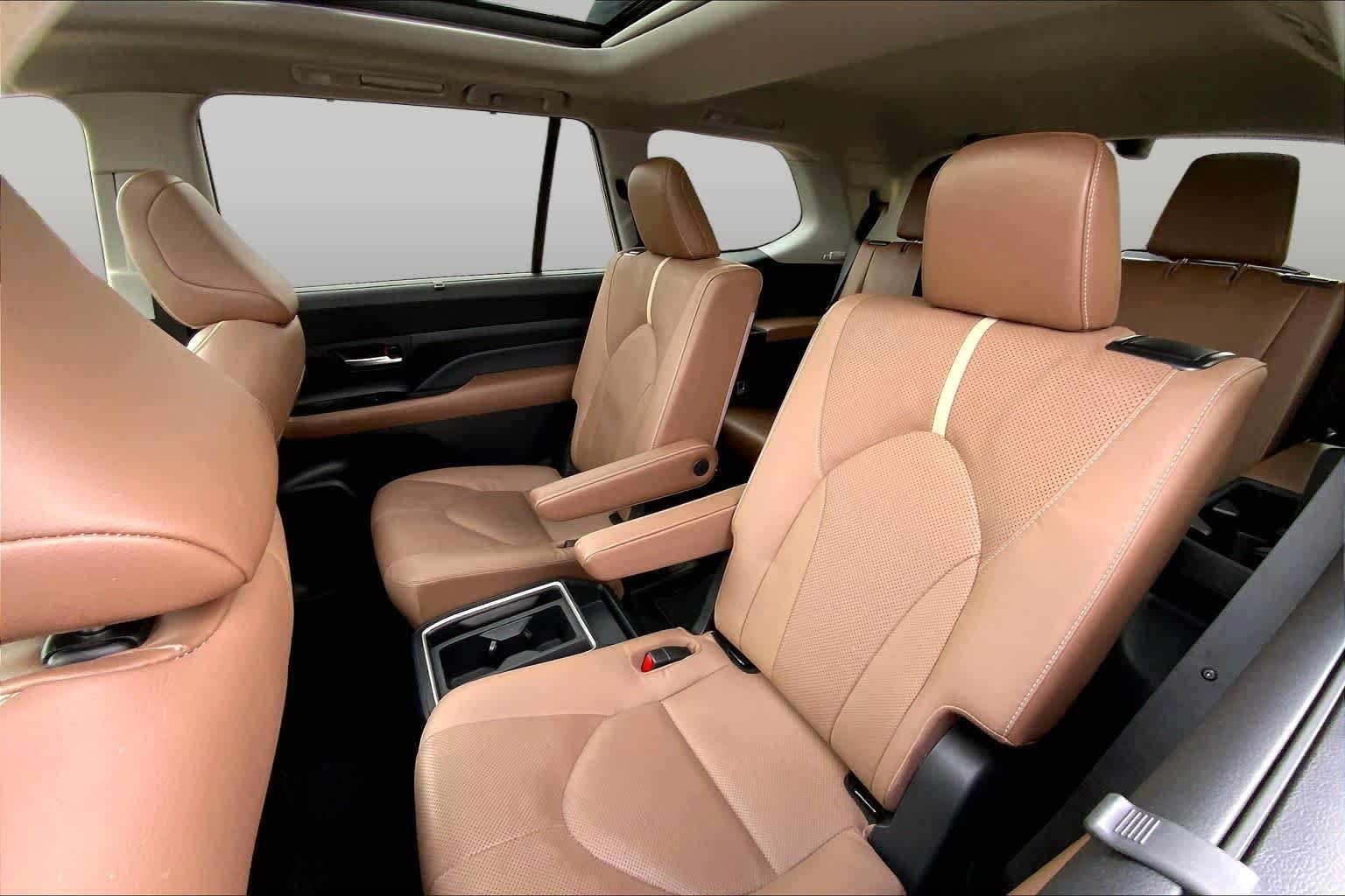 Used 2024 Toyota Grand Highlander AWD image 21