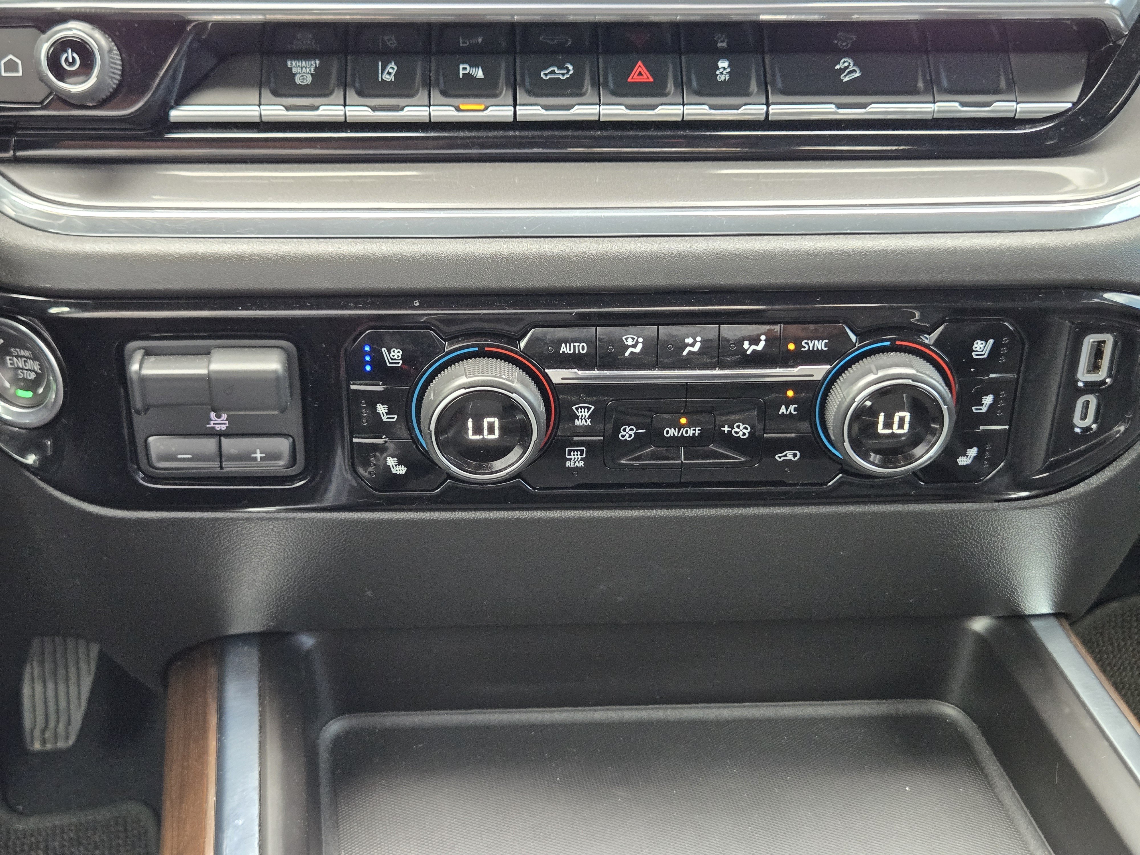 Used 2024 Chevrolet Silverado 2500 High Country w/ High Country Premium Package AWD/4WD image 21