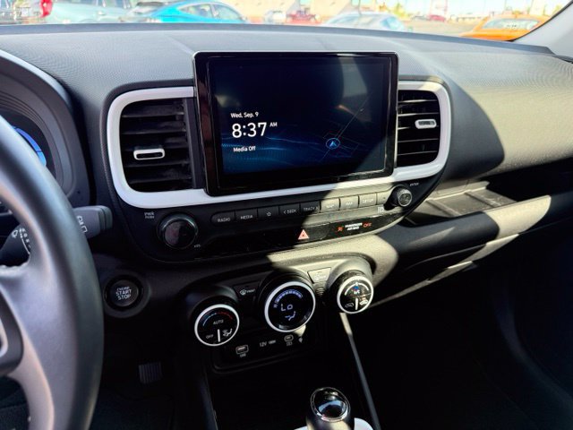 Used 2024 Hyundai Venue Limited FWD image 21