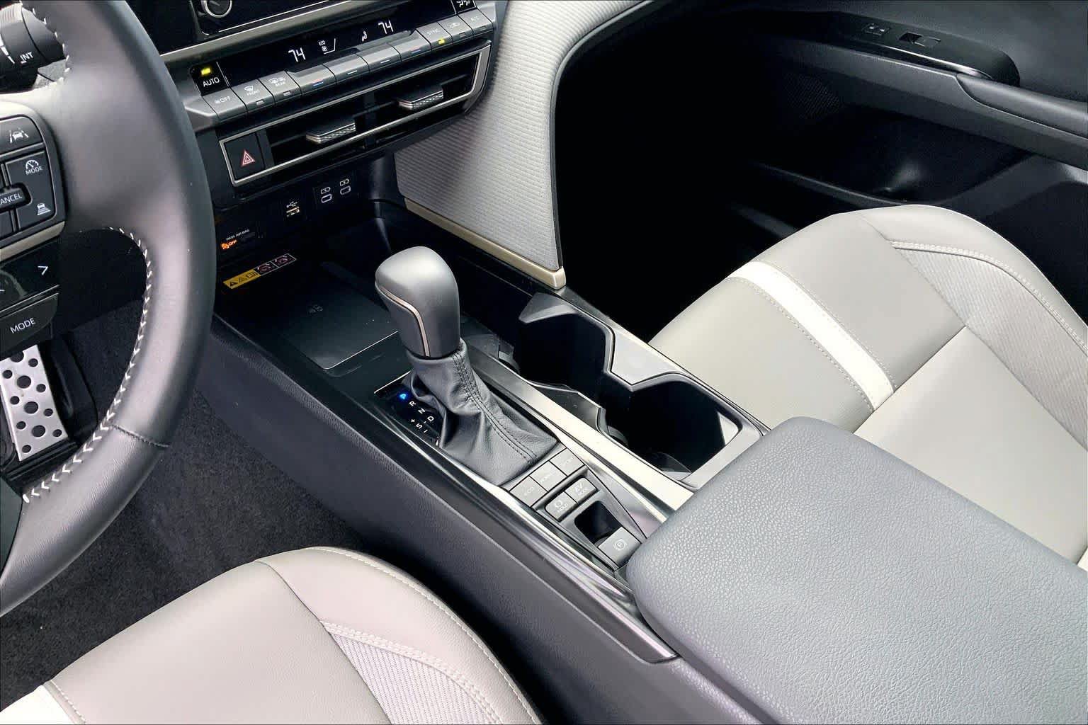 Used 2025 Toyota Camry SE FWD image 16