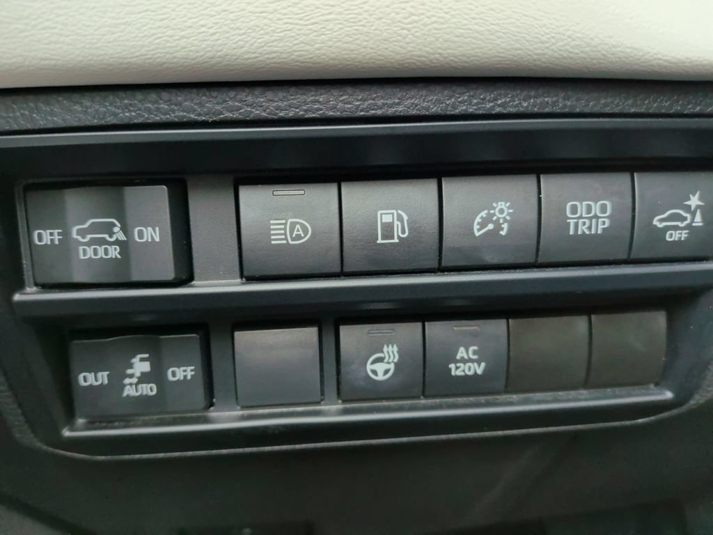 Used 2023 Toyota Sequoia Capstone AWD/4WD image 27