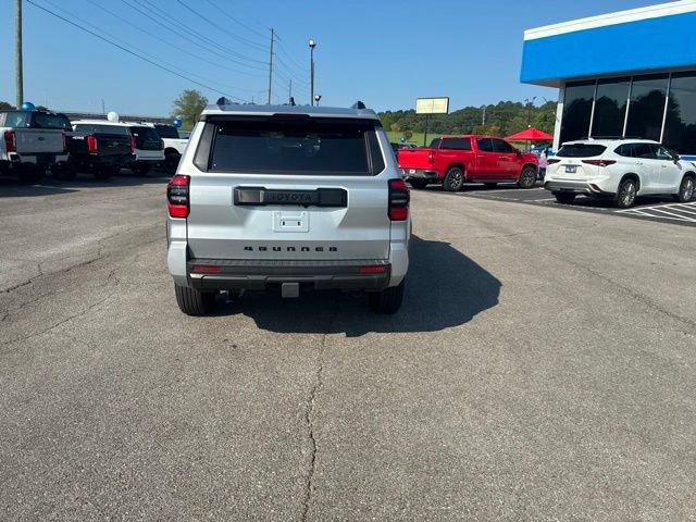 Used 2025 Toyota 4Runner SR5 AWD/4WD image 32