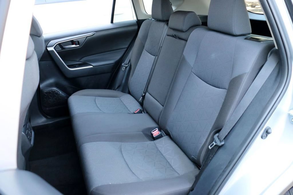 Used 2025 Toyota RAV4 XLE AWD/4WD image 20