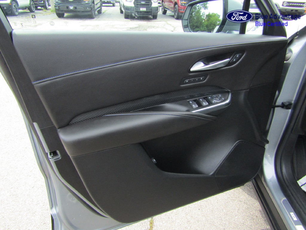 Used 2024 Cadillac XT4 Sport AWD/4WD image 32