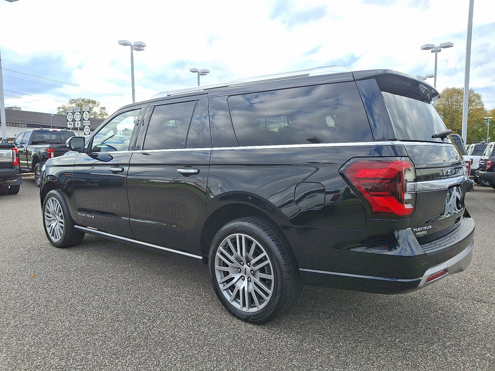 Certified 2022 Ford Expedition Max Platinum image 4