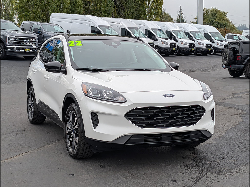 Certified 2022 Ford Escape SE w/ SE Sport Appearance Package AWD/4WD image 4