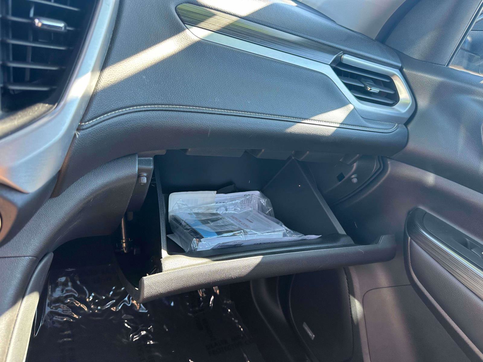 Used 2022 GMC Acadia SLT w/ Technology Package image 38