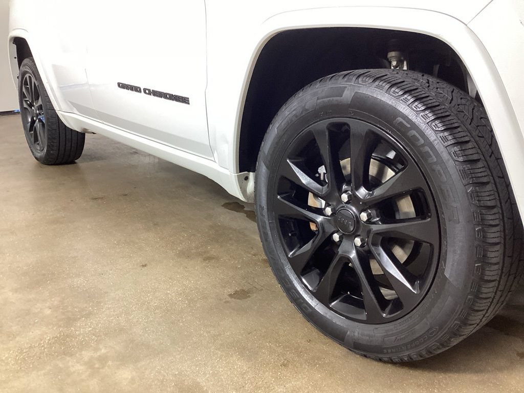 Used 2018 Jeep Grand Cherokee Altitude AWD/4WD image 6