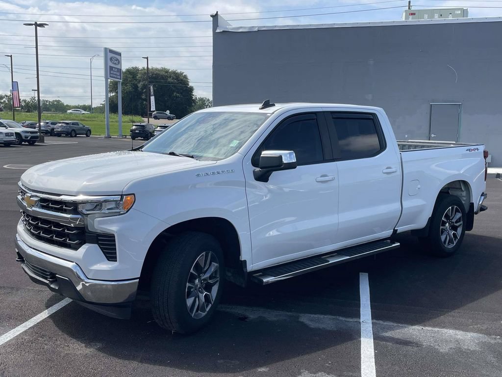 Used 2022 Chevrolet Silverado 1500 LT AWD/4WD image 7