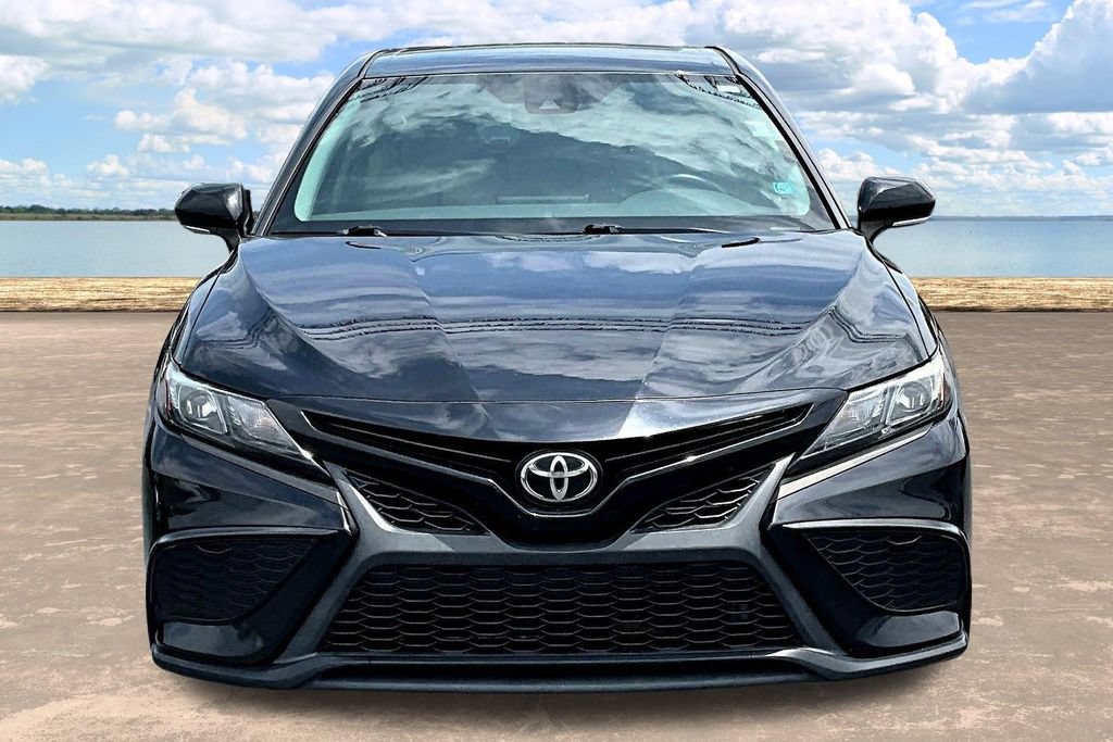 Used 2021 Toyota Camry SE w/ Convenience Package FWD image 4
