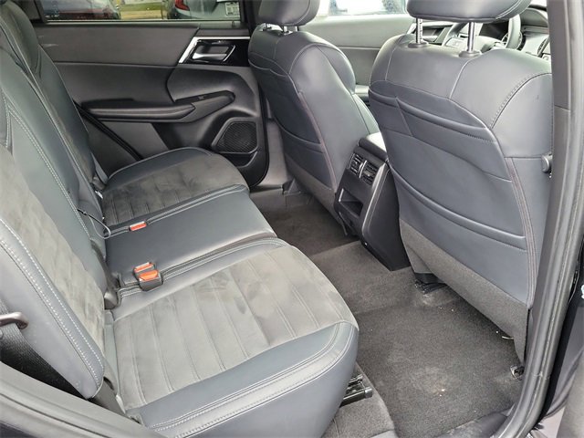 Used 2022 Mitsubishi Outlander SE image 23