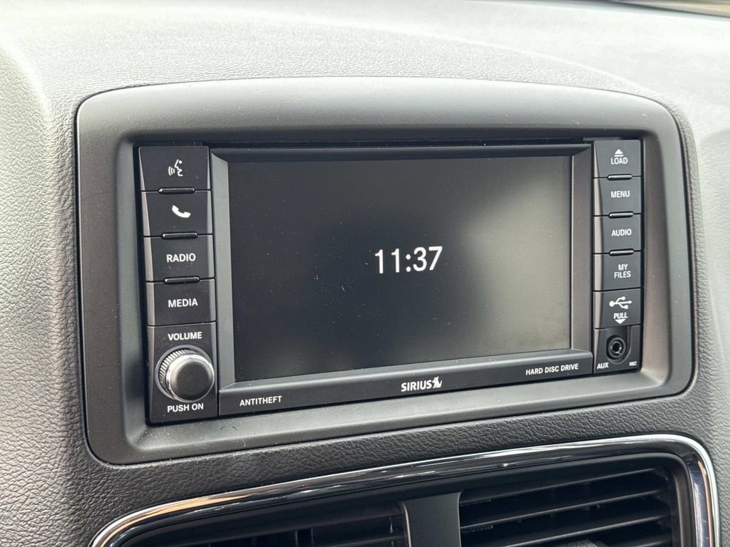 Used 2018 Dodge Grand Caravan SE w/ UConnect Hands-Free Group image 12