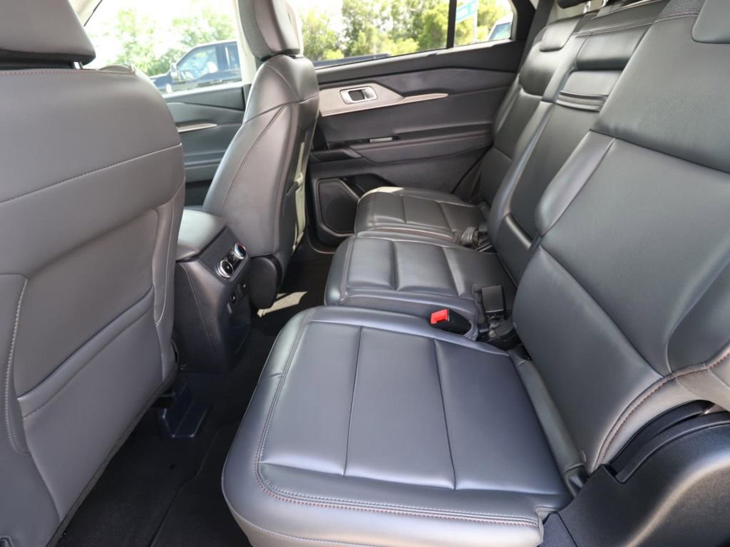 Certified 2025 Ford Explorer Active w/ Active Comfort Package image 9