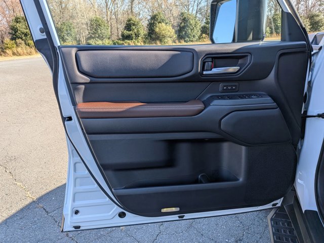 Used 2025 Toyota Land Cruiser image 12