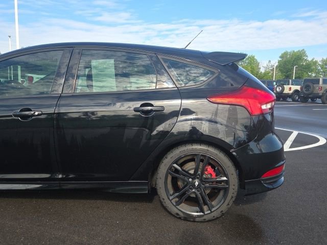 Certified 2017 Ford Focus ST w/ Equipment Group 402A FWD image 13