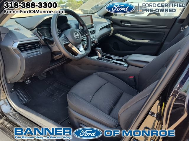Used 2024 Nissan Altima 2.5 SV FWD image 2
