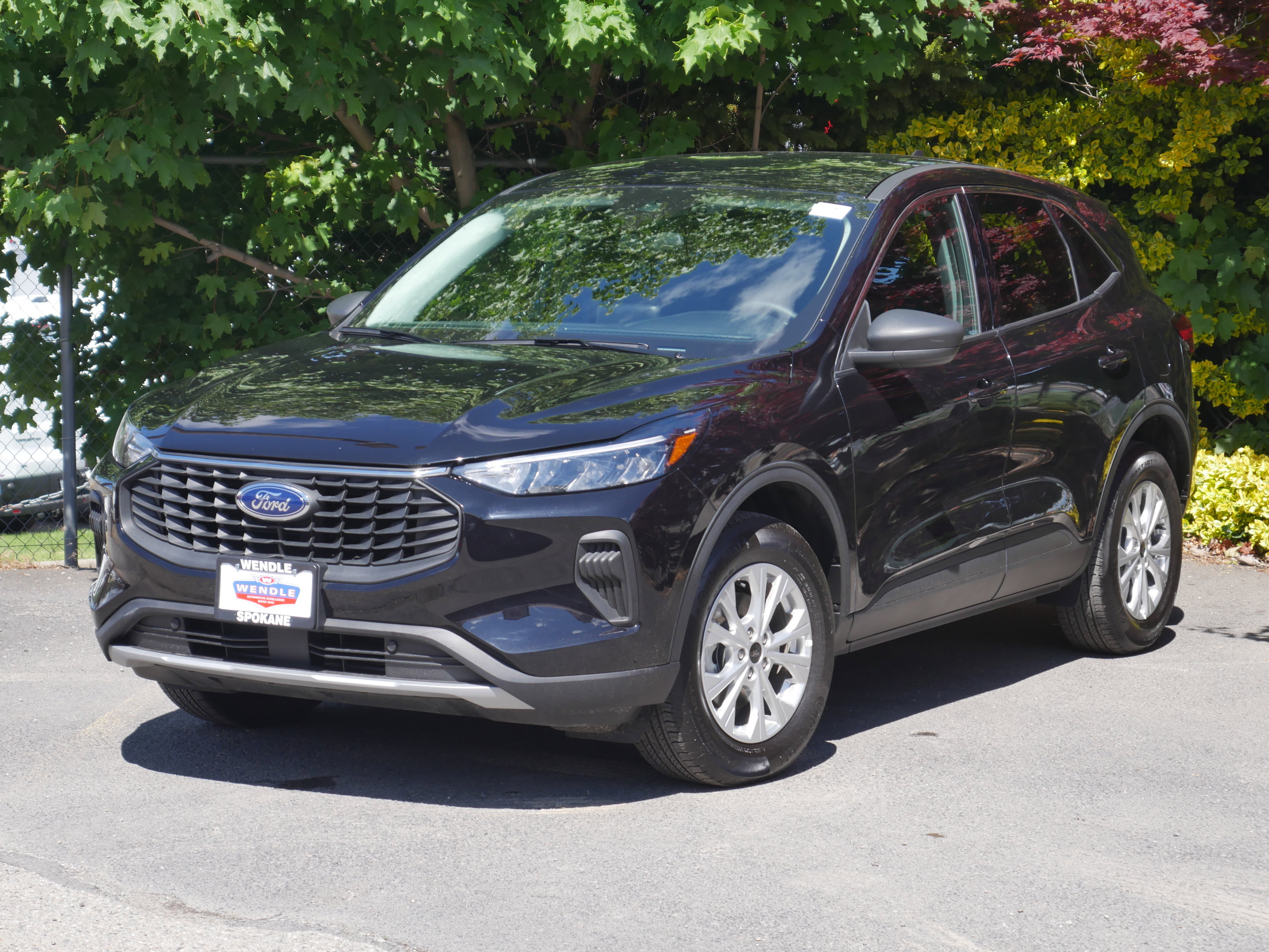 Certified 2024 Ford Escape Active AWD/4WD image 2