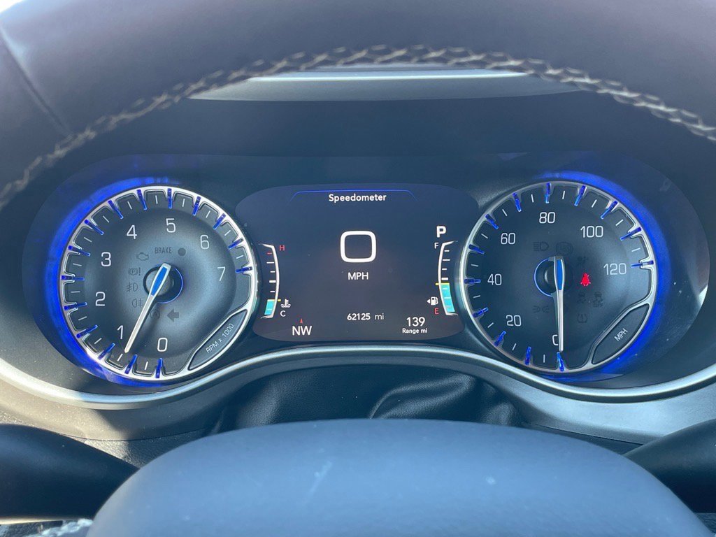 Used 2022 Chrysler Pacifica Touring-L image 21