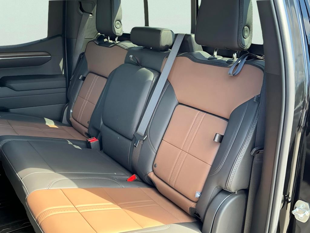 Used 2024 Chevrolet Silverado 1500 High Country image 36