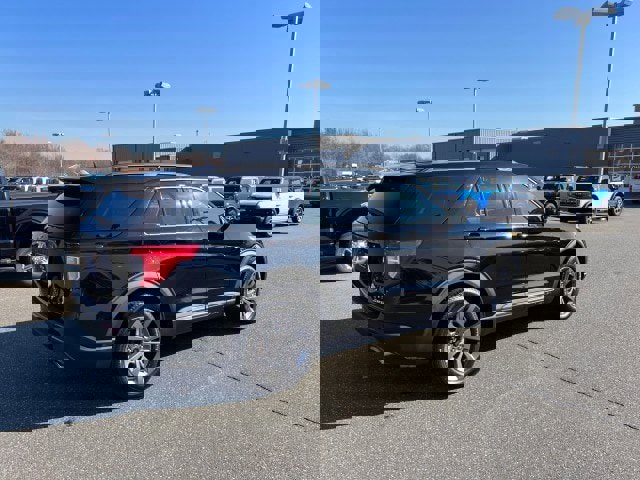 Certified 2022 Ford Explorer XLT w/ Equipment Group 202A image 4