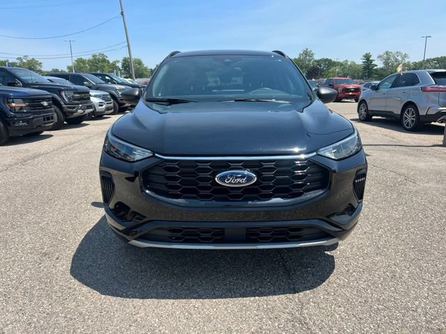 Certified 2024 Ford Escape ST-Line w/ Tech Pack #1 AWD/4WD image 2