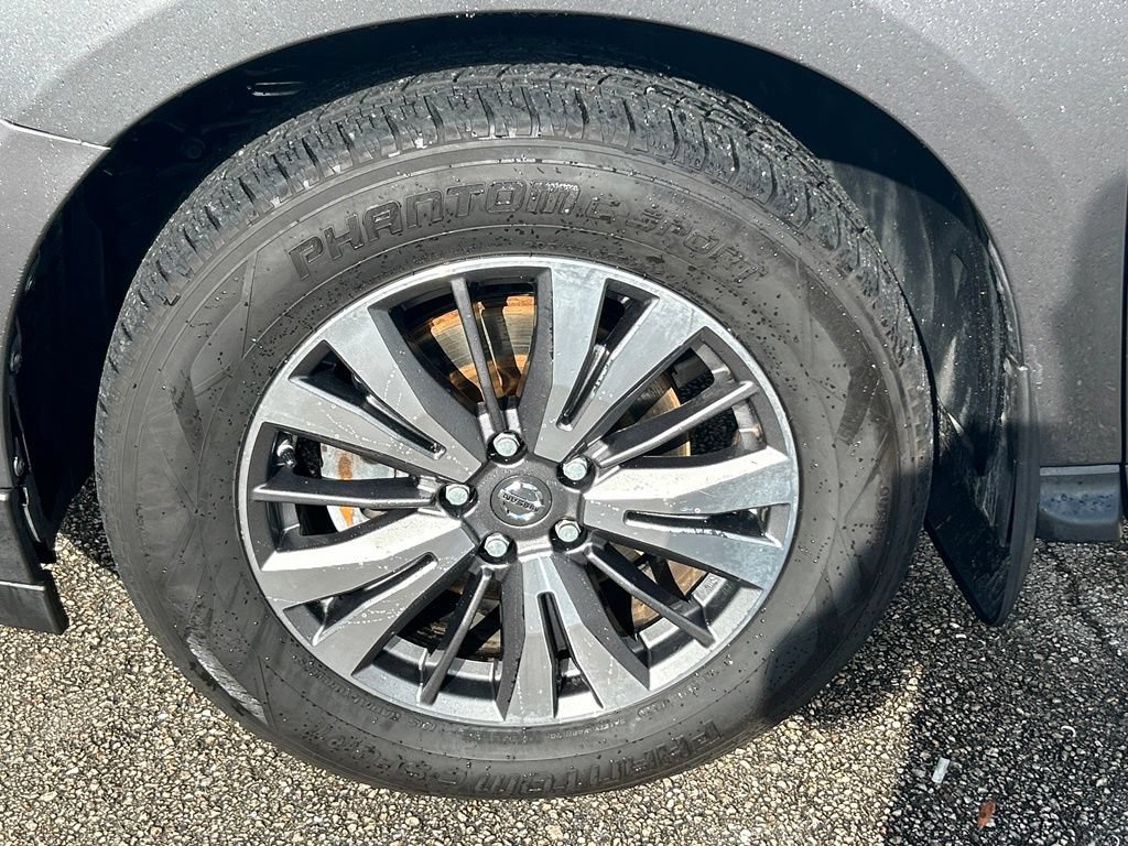 Used 2017 Nissan Pathfinder SV w/ Trailer Tow Package FWD image 18
