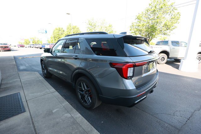 Certified 2025 Ford Explorer ST-Line w/ Premium Package AWD/4WD image 5