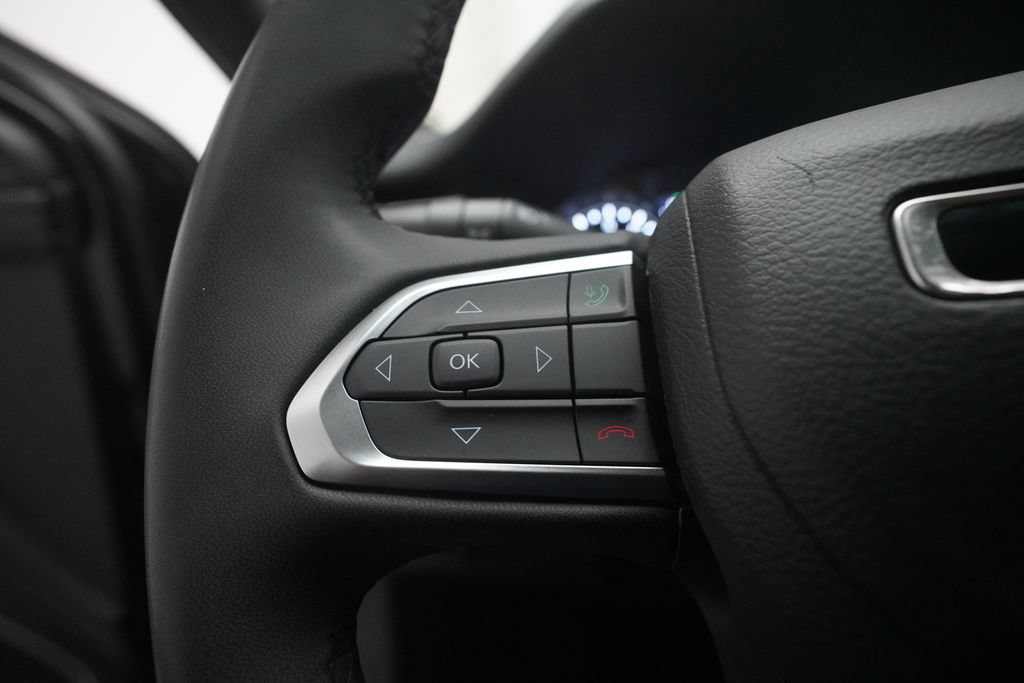 Used 2024 Jeep Compass Latitude AWD/4WD image 17