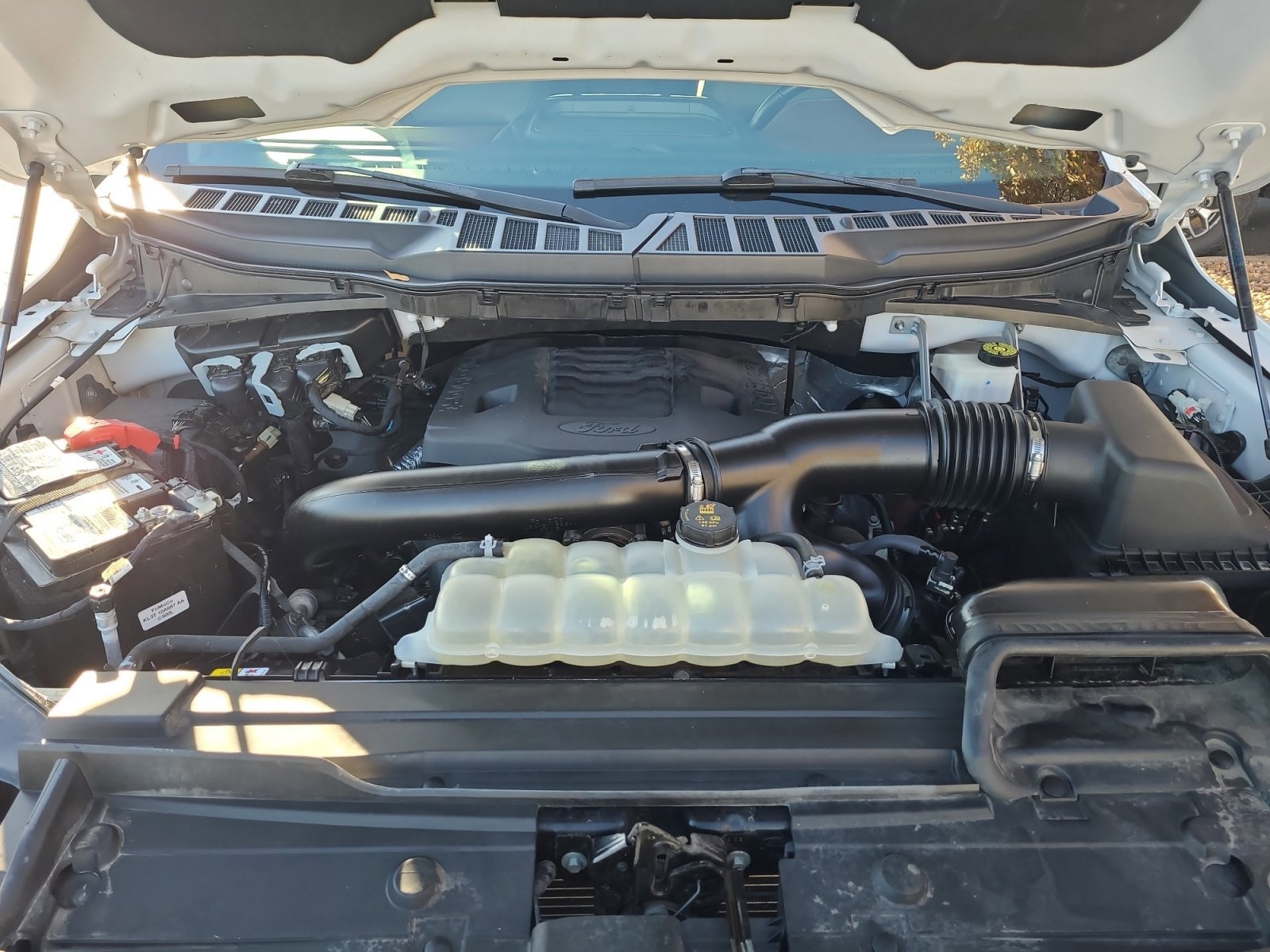 Certified 2022 Ford F150 Lariat w/ Equipment Group 502A High image 21