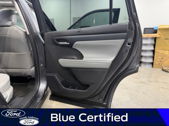 Used 2023 Toyota Highlander XLE FWD image 25